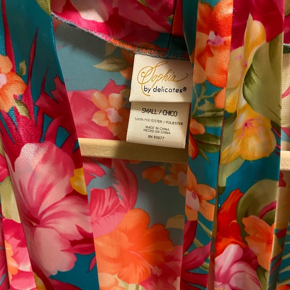 Sheer floral “robe” - Picture 5 of 5